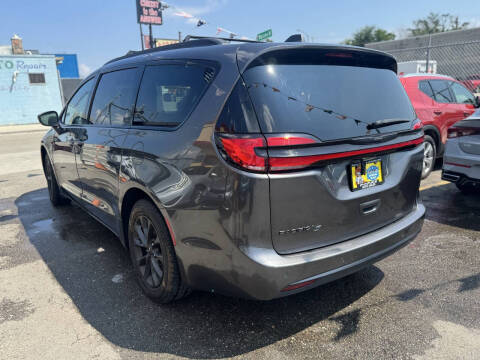 2021 Chrysler Pacifica Touring L