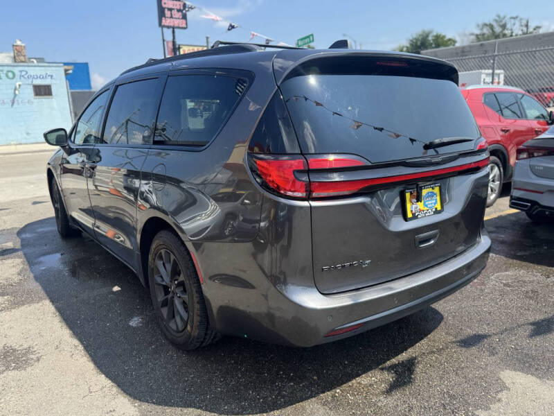 2021 Chrysler Pacifica Touring L