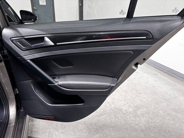 2017 Volkswagen Golf R 4Motion