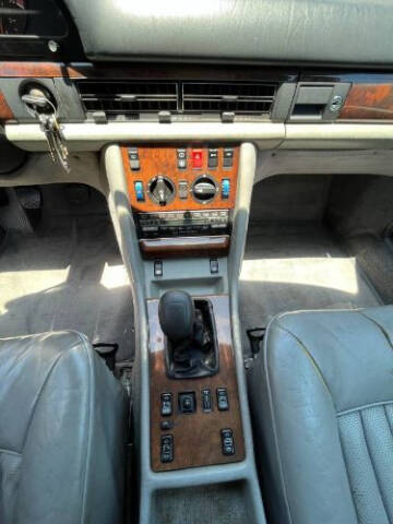 1986 Mercedes-Benz 300-Class 300 E