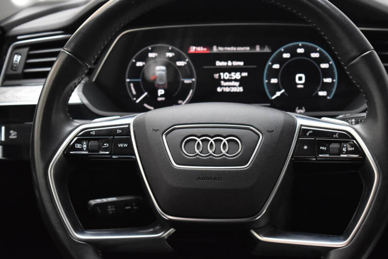 2021 Audi e-tron quattro Premium Plus