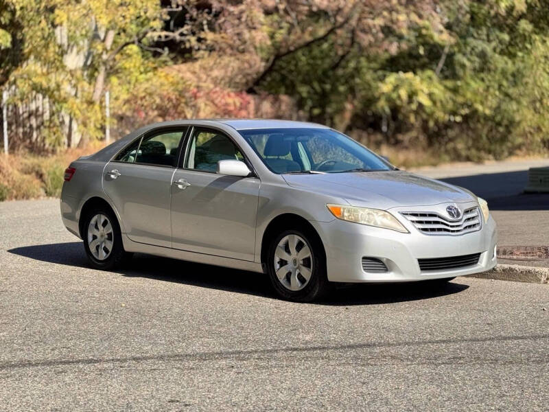 2010 Toyota Camry LE photo 5