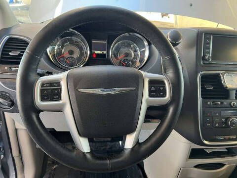 2016 Chrysler Town and Country Touring-L