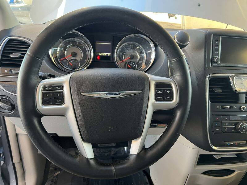 2016 Chrysler Town and Country Touring-L