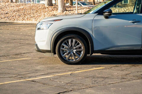 2022 Nissan Pathfinder SL