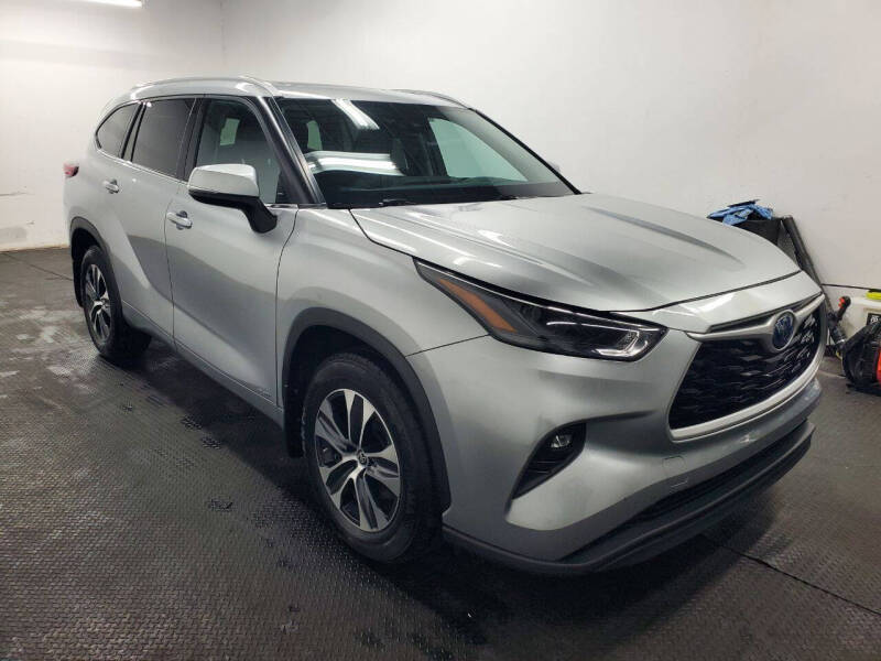 2022 Toyota Highlander XLE photo 3