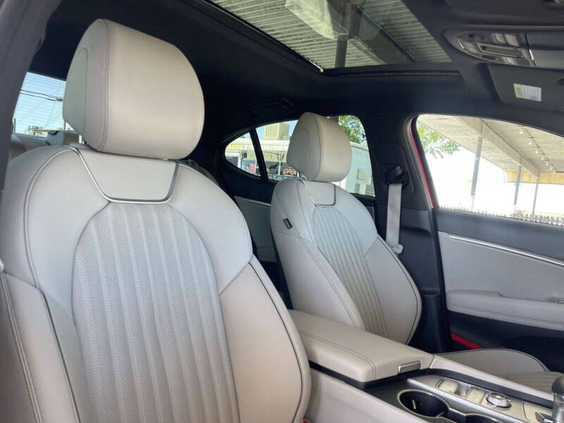 2022 Genesis G70