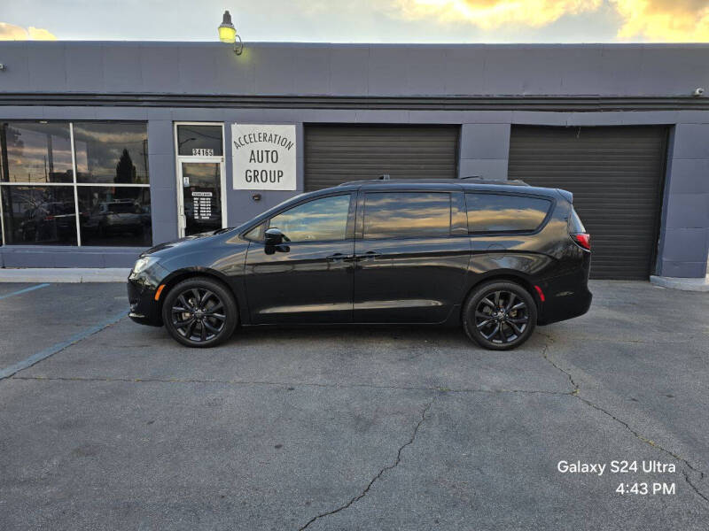 2020 Chrysler Pacifica Touring L photo 3