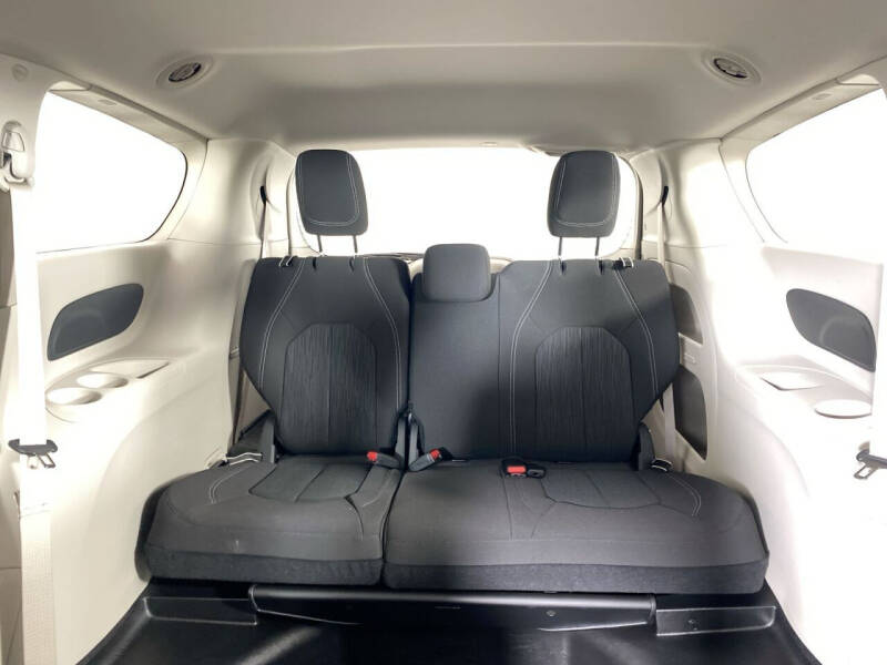 2024 Chrysler Voyager LX