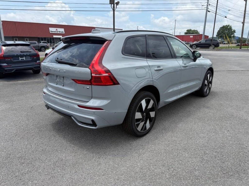 2025 Volvo XC60 T8 Plus Dark Theme