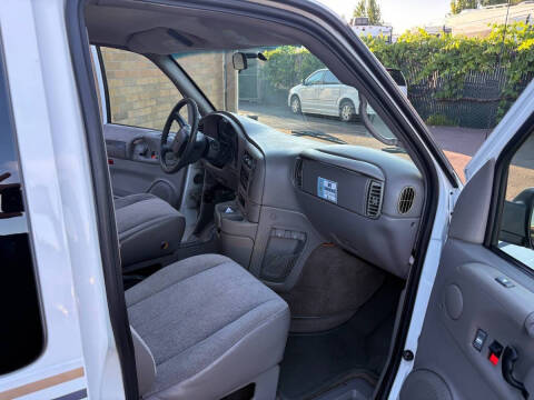 2003 GMC Safari SLT