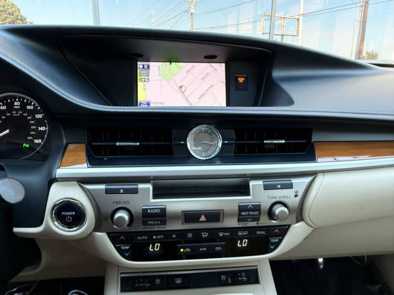 2014 Lexus ES 300h