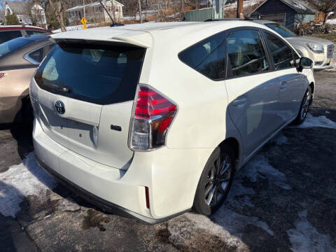 2015 Toyota Prius v Five