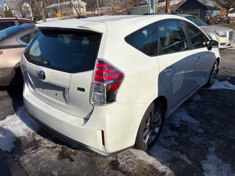 2015 Toyota Prius v Five