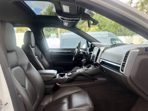 2017 Porsche Cayenne Platinum Edition