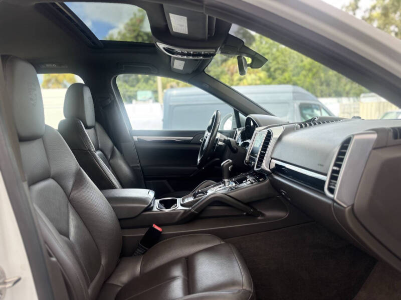 2017 Porsche Cayenne Platinum Edition