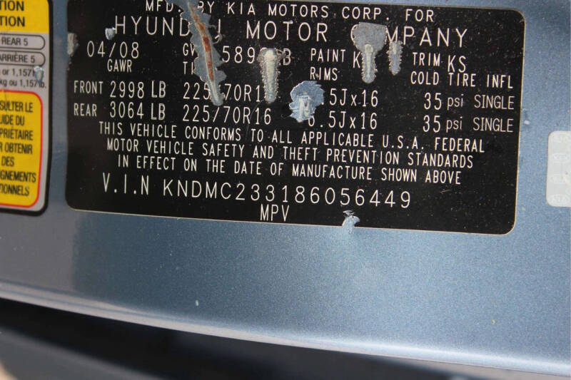 2008 Hyundai Entourage GLS