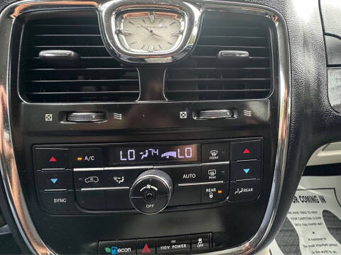 2012 Chrysler Town and Country Touring