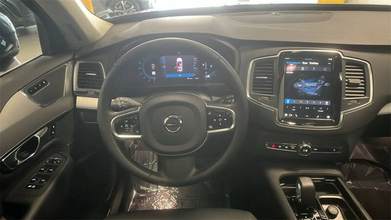 2025 Volvo XC90 B5 Core Bright Theme