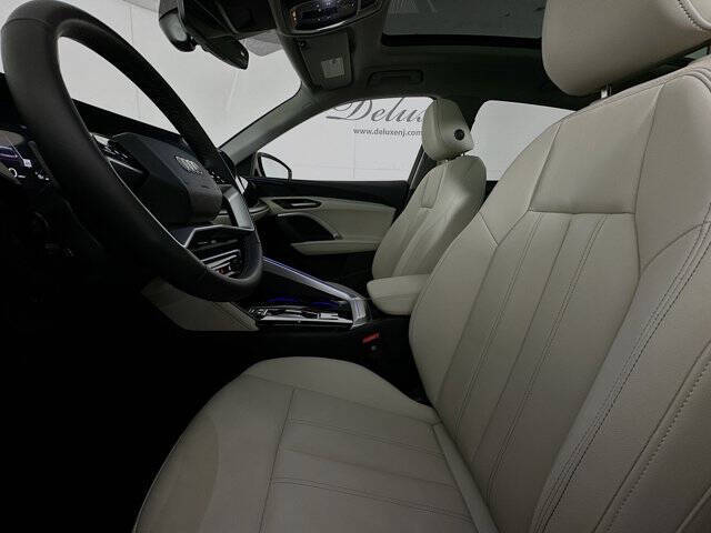 2025 Audi Q5 quattro Premium TFSI