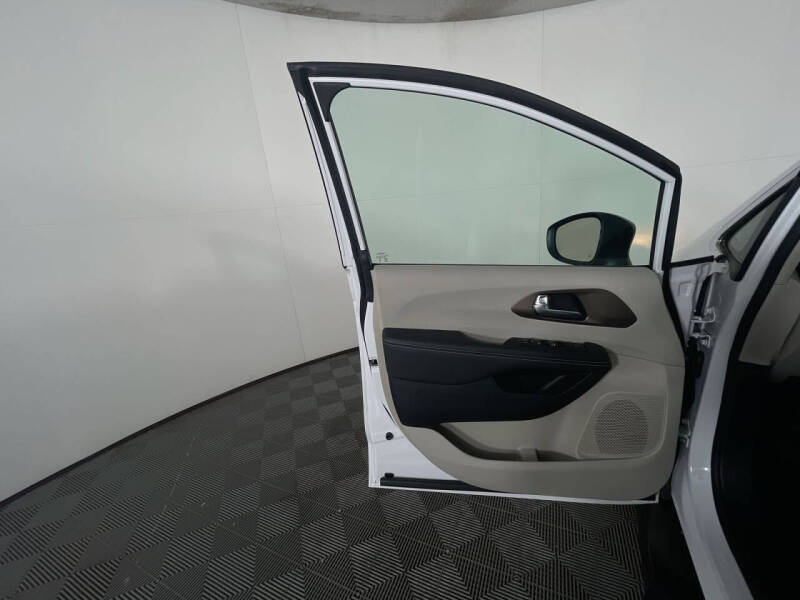 2024 Chrysler Voyager LX