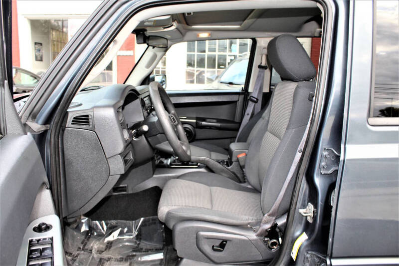 2008 Jeep Commander Sport