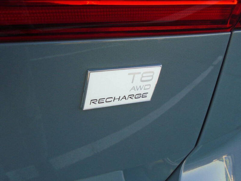 2024 Volvo XC60 Recharge T8 Ultimate Dark Theme