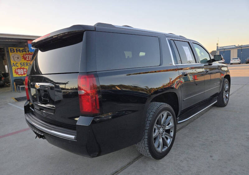 2015 Chevrolet Suburban LTZ photo 16