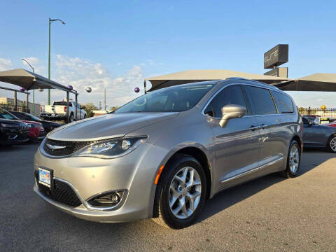 2018 Chrysler Pacifica for sale at Elite Motors in El Paso TX