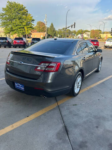 2018 Ford Taurus SEL