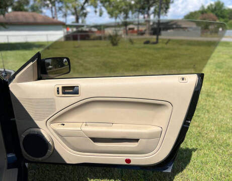 2005 Ford Mustang GT Deluxe