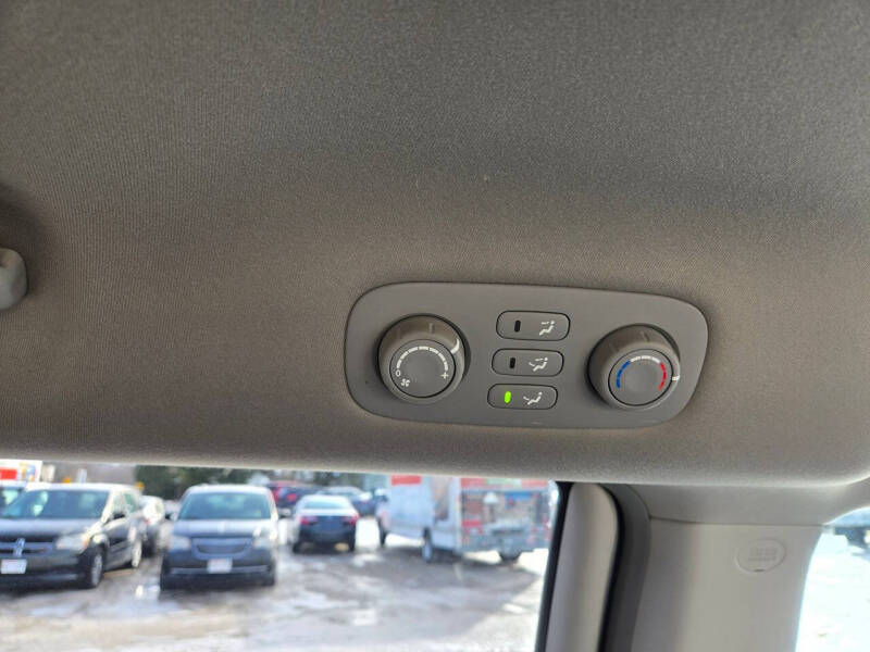 2007 Hyundai Entourage GLS