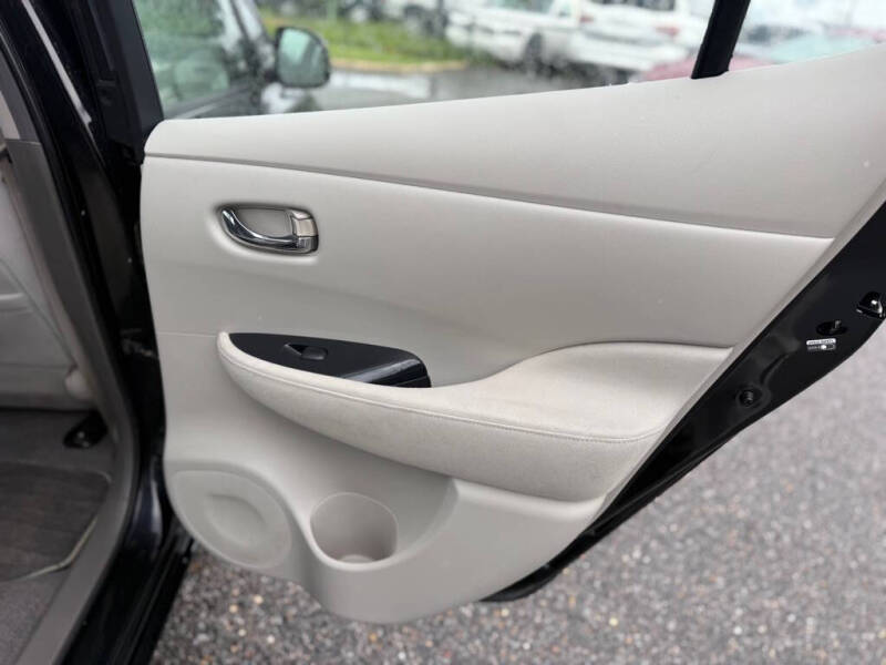 2011 Nissan LEAF SL