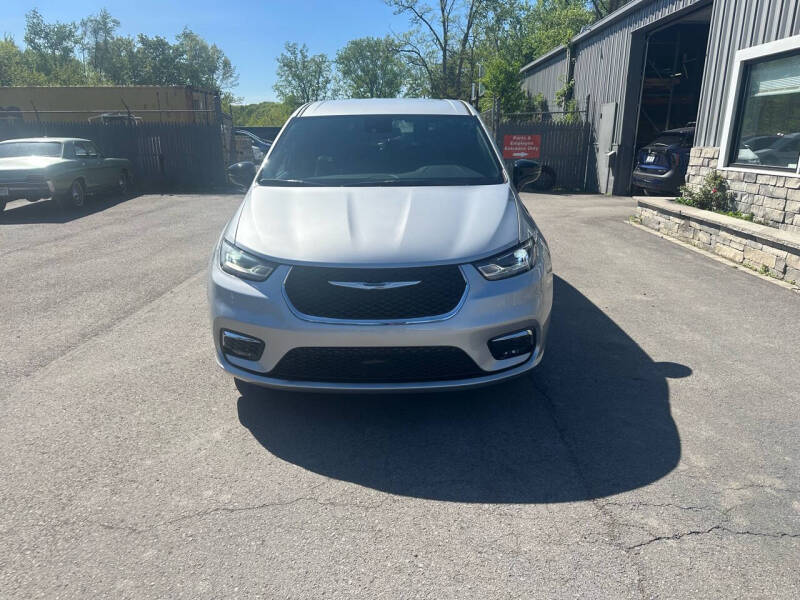 2026 Chrysler Pacifica Select