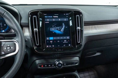 2023 Volvo XC40 B5 Plus Bright Theme