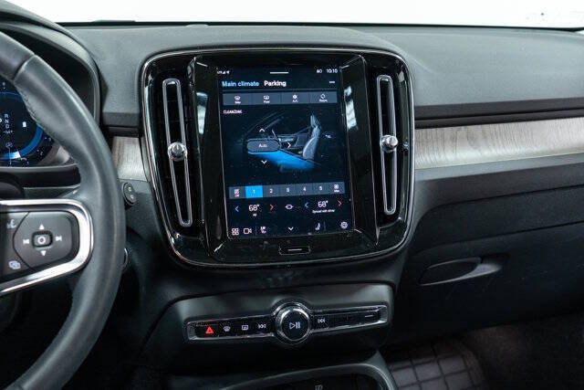 2023 Volvo XC40 B5 Plus Bright Theme