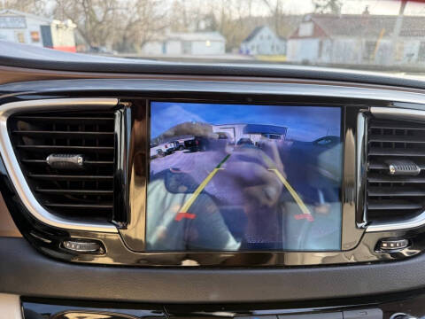 2017 Chrysler Pacifica Touring-L Plus