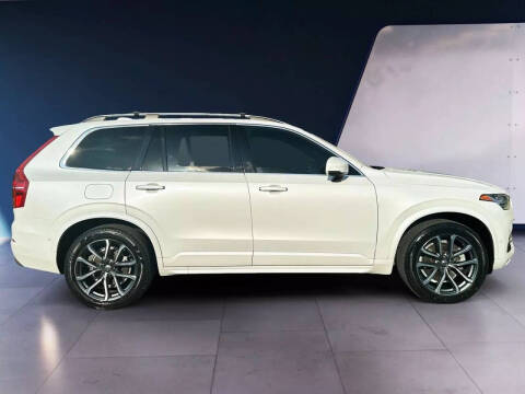 2017 Volvo XC90 T6 Momentum