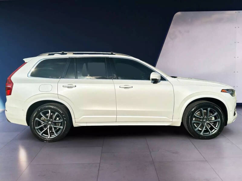 2017 Volvo XC90 T6 Momentum