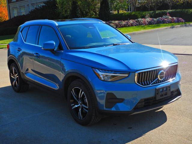 2025 Volvo XC40 B5 Core Bright Theme