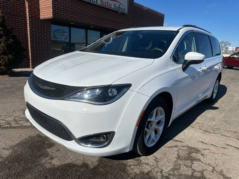 2017 Chrysler Pacifica for sale at Direct Auto Sales in Caledonia WI