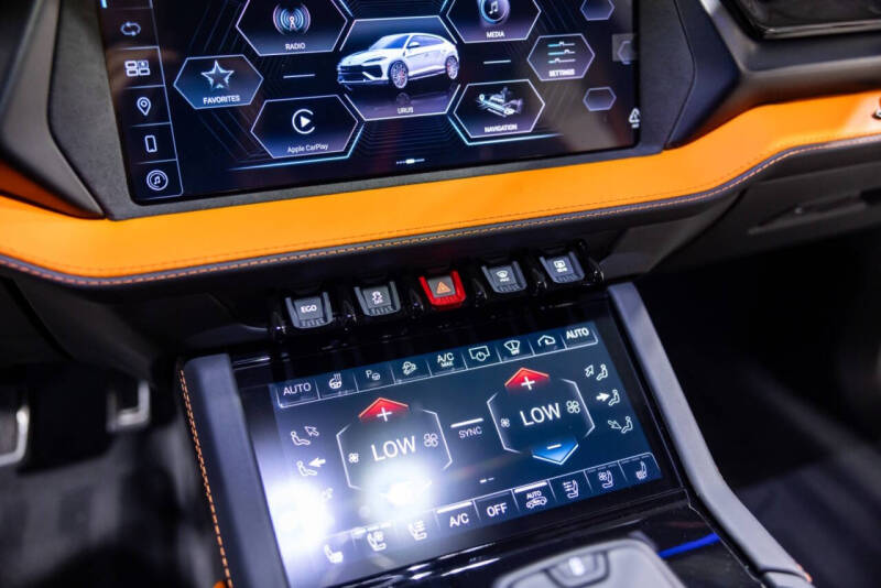 2025 Lamborghini Urus SE