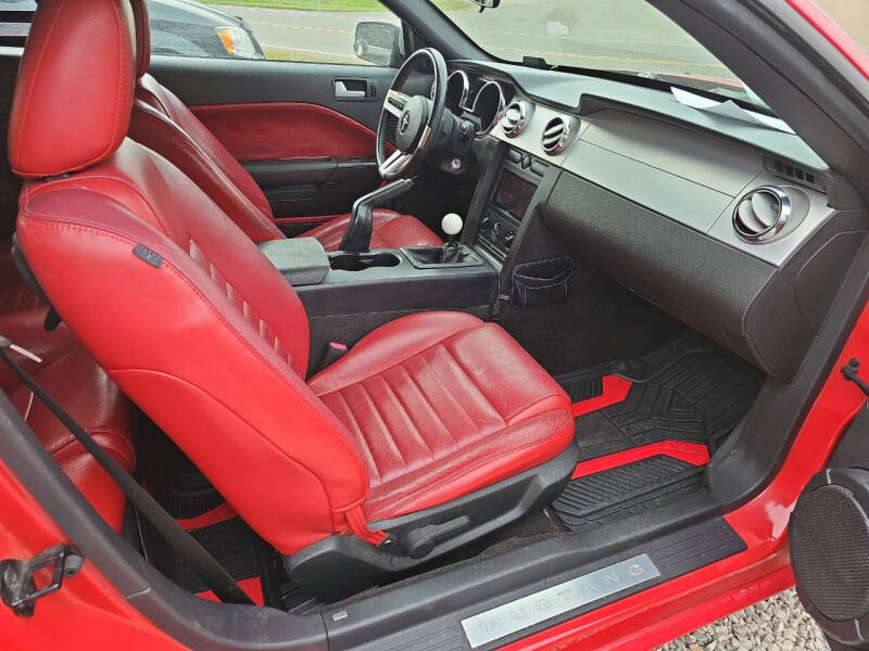 2006 Ford Mustang GT Deluxe photo 14