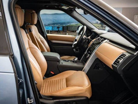 2023 Land Rover Discovery P300 S R-Dynamic