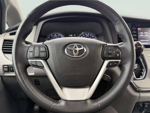 2018 Toyota Sienna XLE 8-Passenger