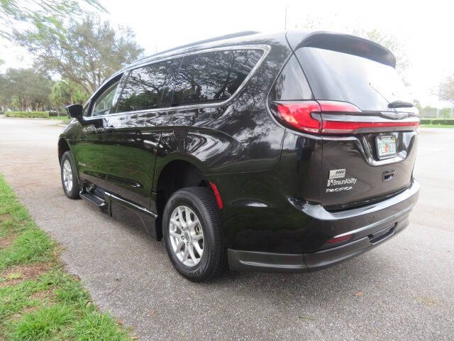 2022 Chrysler Pacifica Touring L