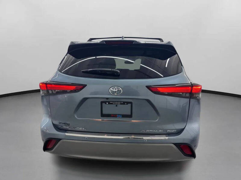 2022 Toyota Highlander Platinum