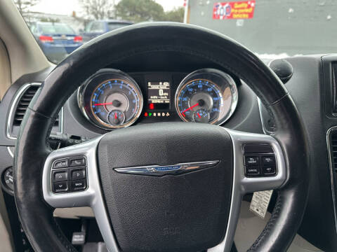 2014 Chrysler Town and Country Touring-L