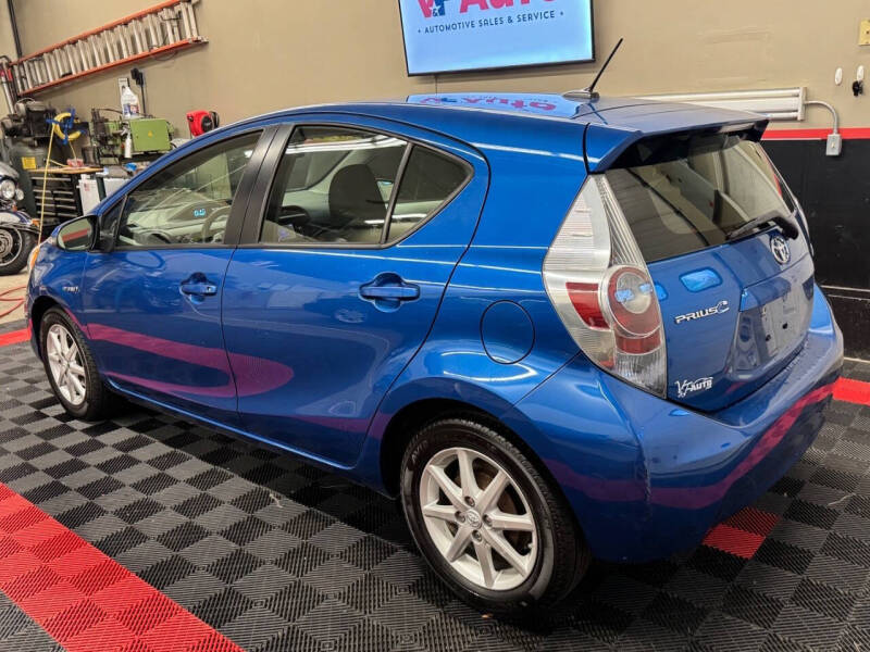 2014 Toyota Prius c Three
