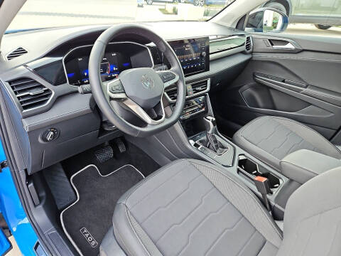 2025 Volkswagen Taos SE Black